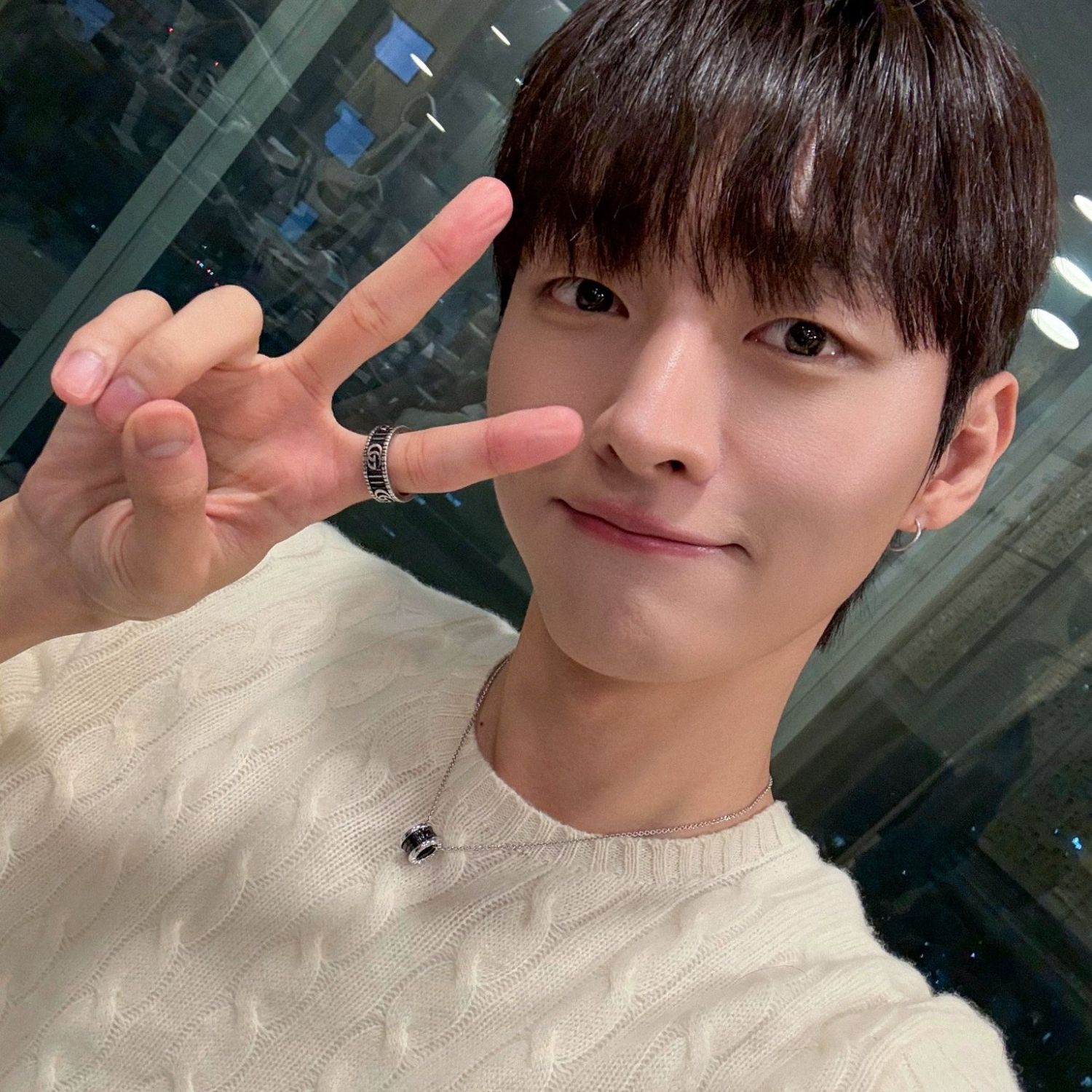 Behind-the-scenes cut of Yoon Jisung