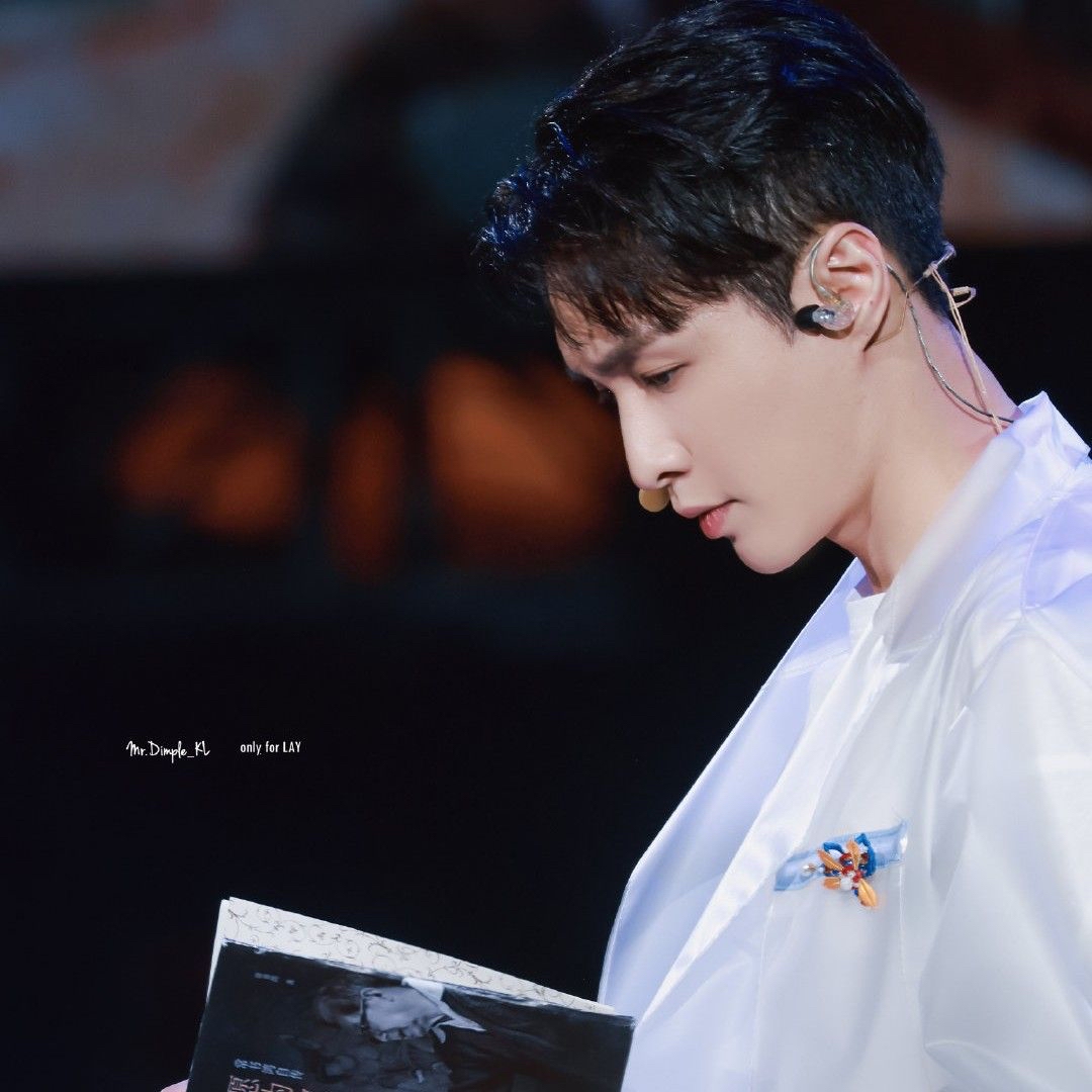 A moment captured by Lay (EXO)'s fan