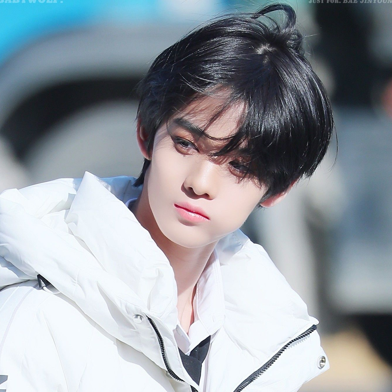 Behind-the-scenes cut of Bae Jinyoung