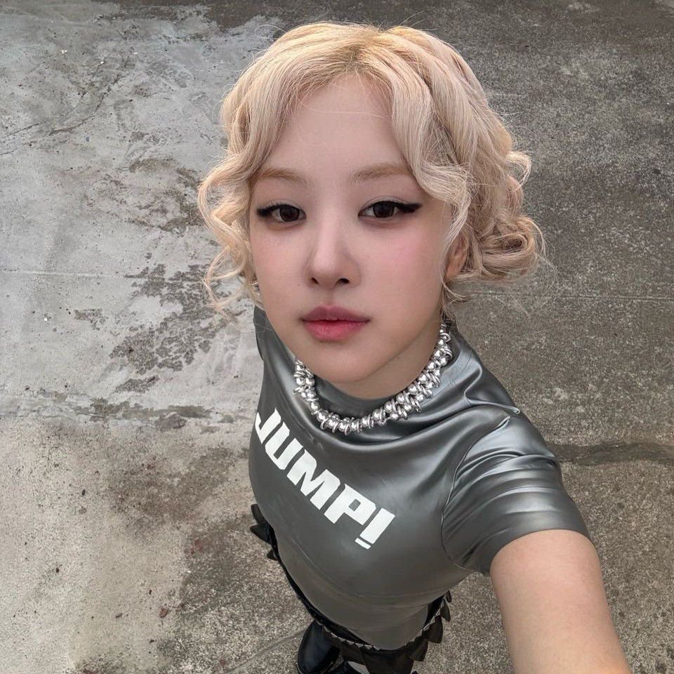 Latest photo of ROSÉ (BLACKPINK)