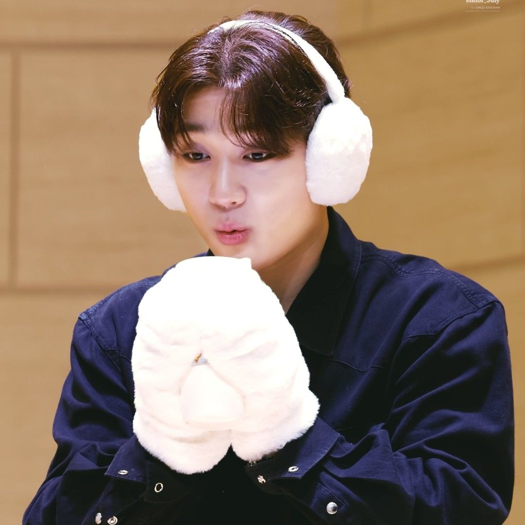 A moment captured by Hong Joochan (GoldenChild)'s fan