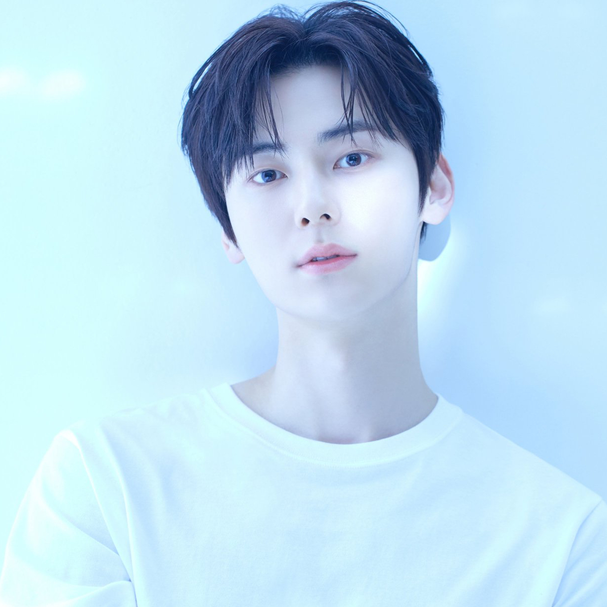 Behind-the-scenes cut of Hwang Minhyun