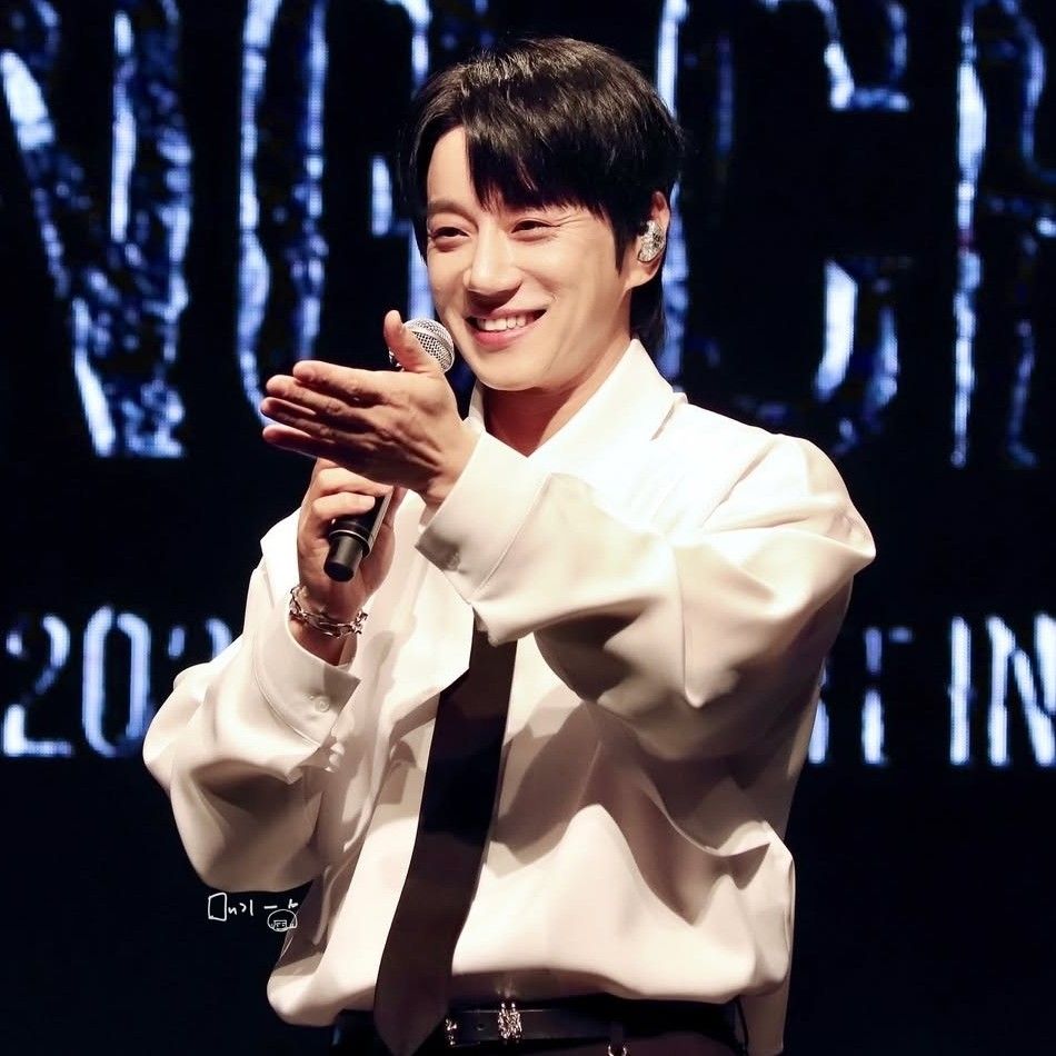 Recent activity shot of Hwang Chiyeol