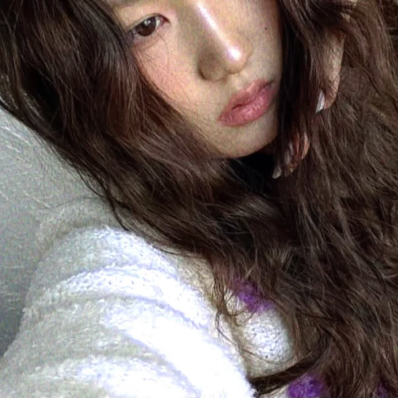 Recent activity shot of Yoon Jiyoon (izna)