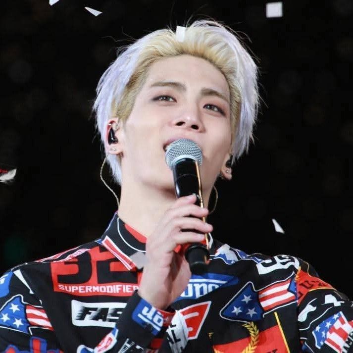 A moment captured by Jonghyun (SHINee)'s fan