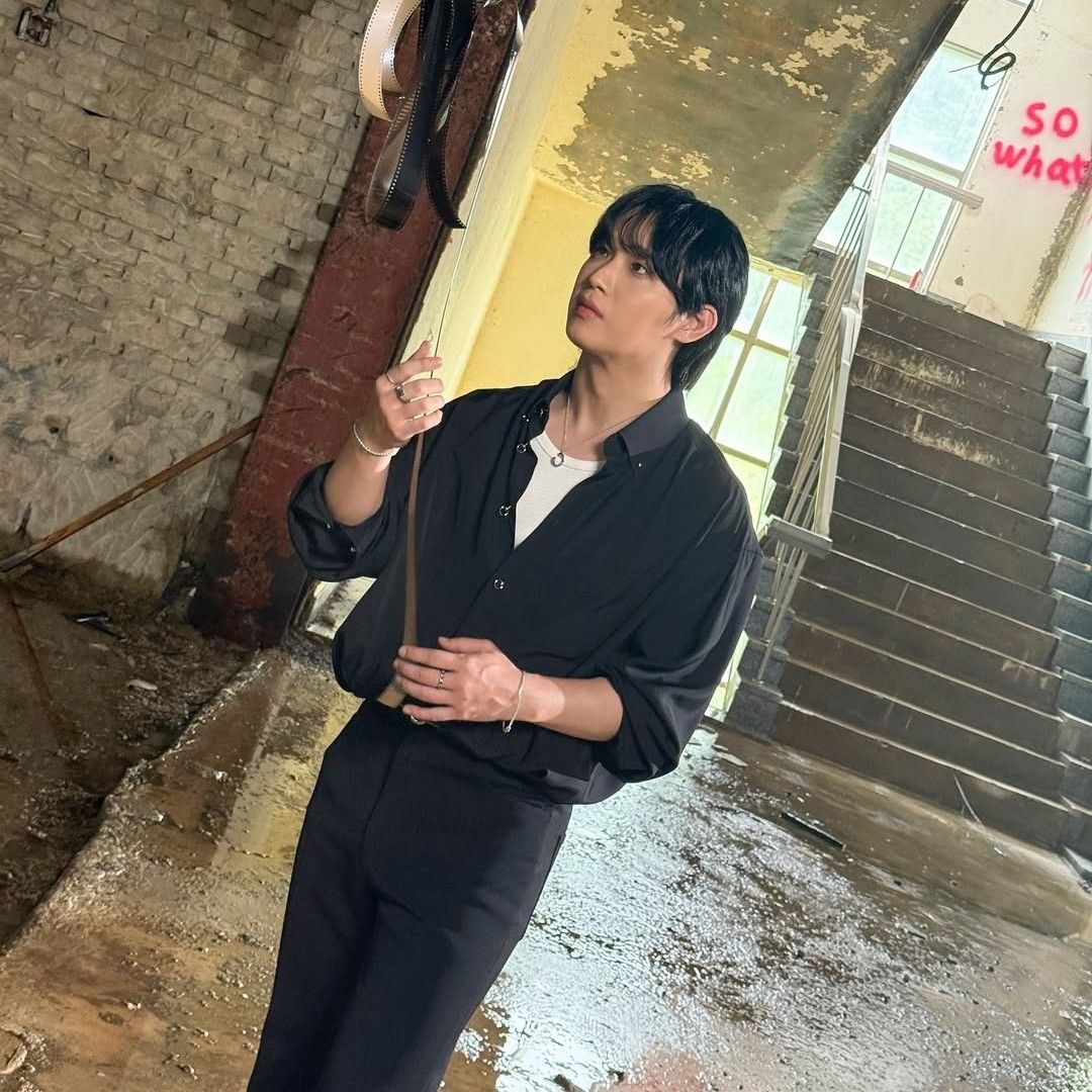 Behind-the-scenes cut of Lim Hyunsik (BTOB)