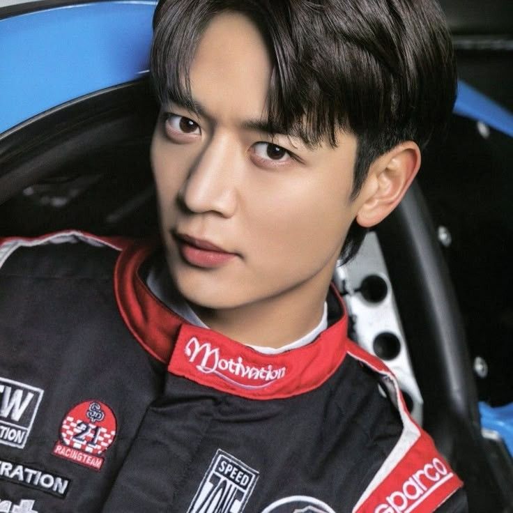 Latest photo of Minho (SHINee)