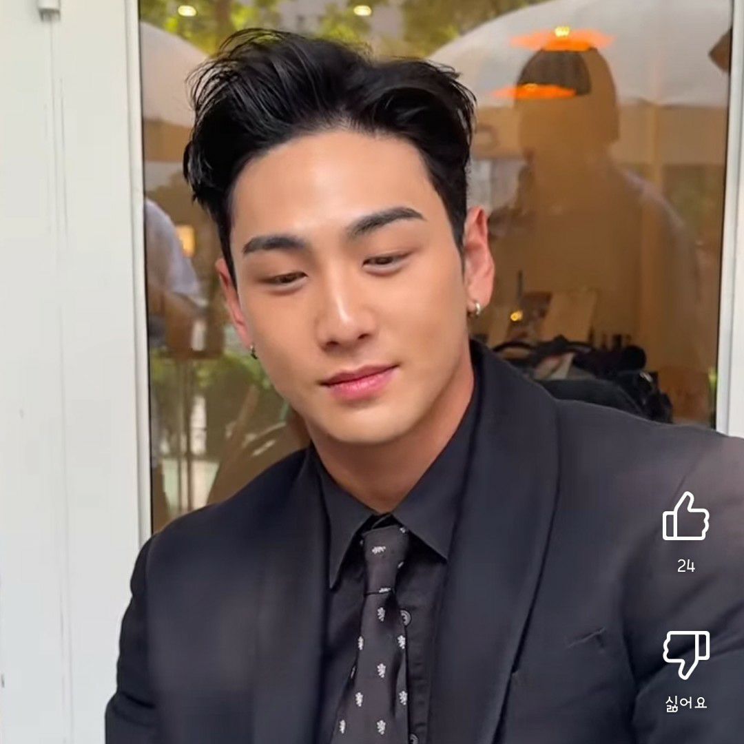 A moment captured by Baekho's fan