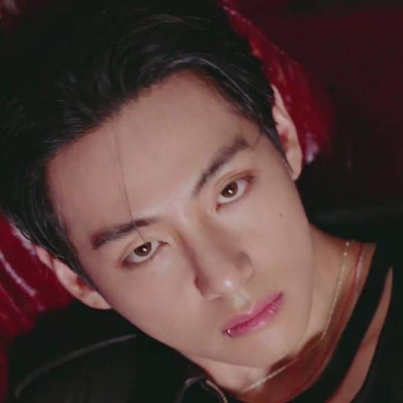 뷔 (방탄소년단) 최근 활동샷