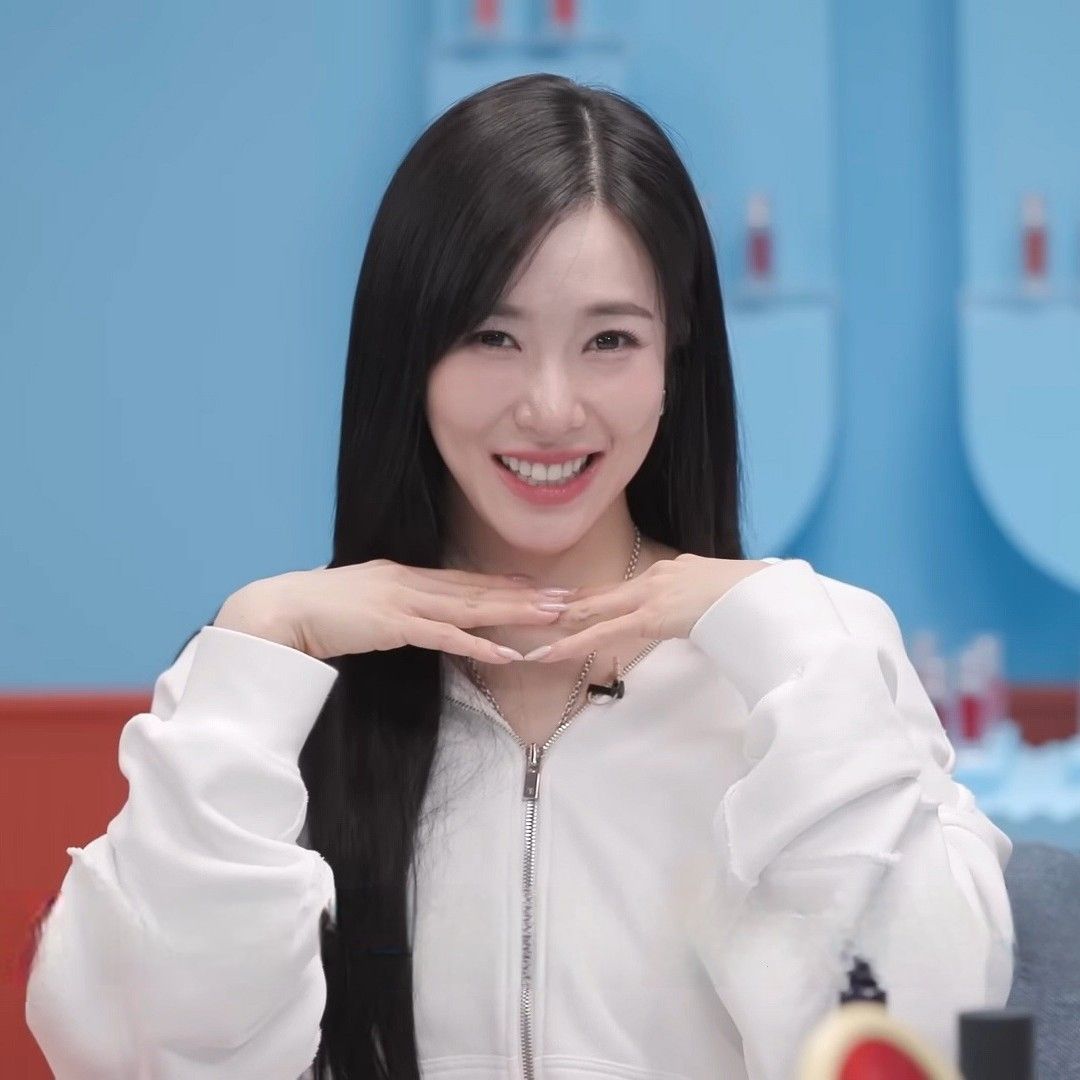 Latest photo of Tiffany Young (Girls' Generation)