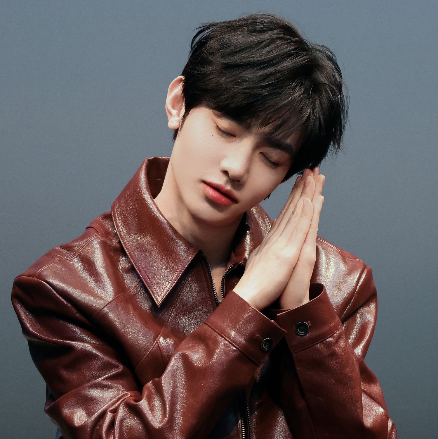 Foto terbaru Zhang Hao (ZEROBASEONE)