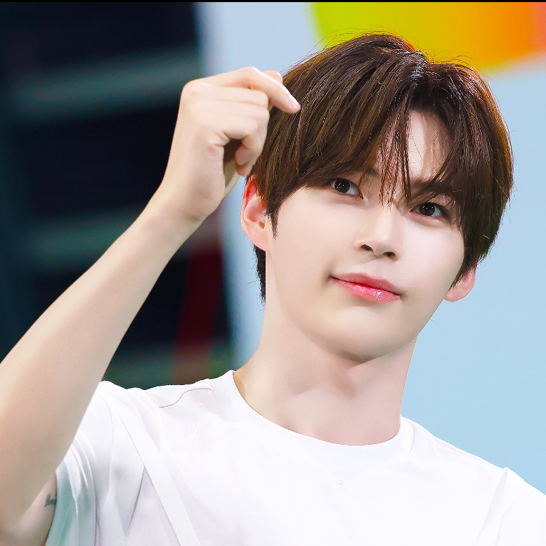 성한빈 (제로베이스원)의 최신 사진