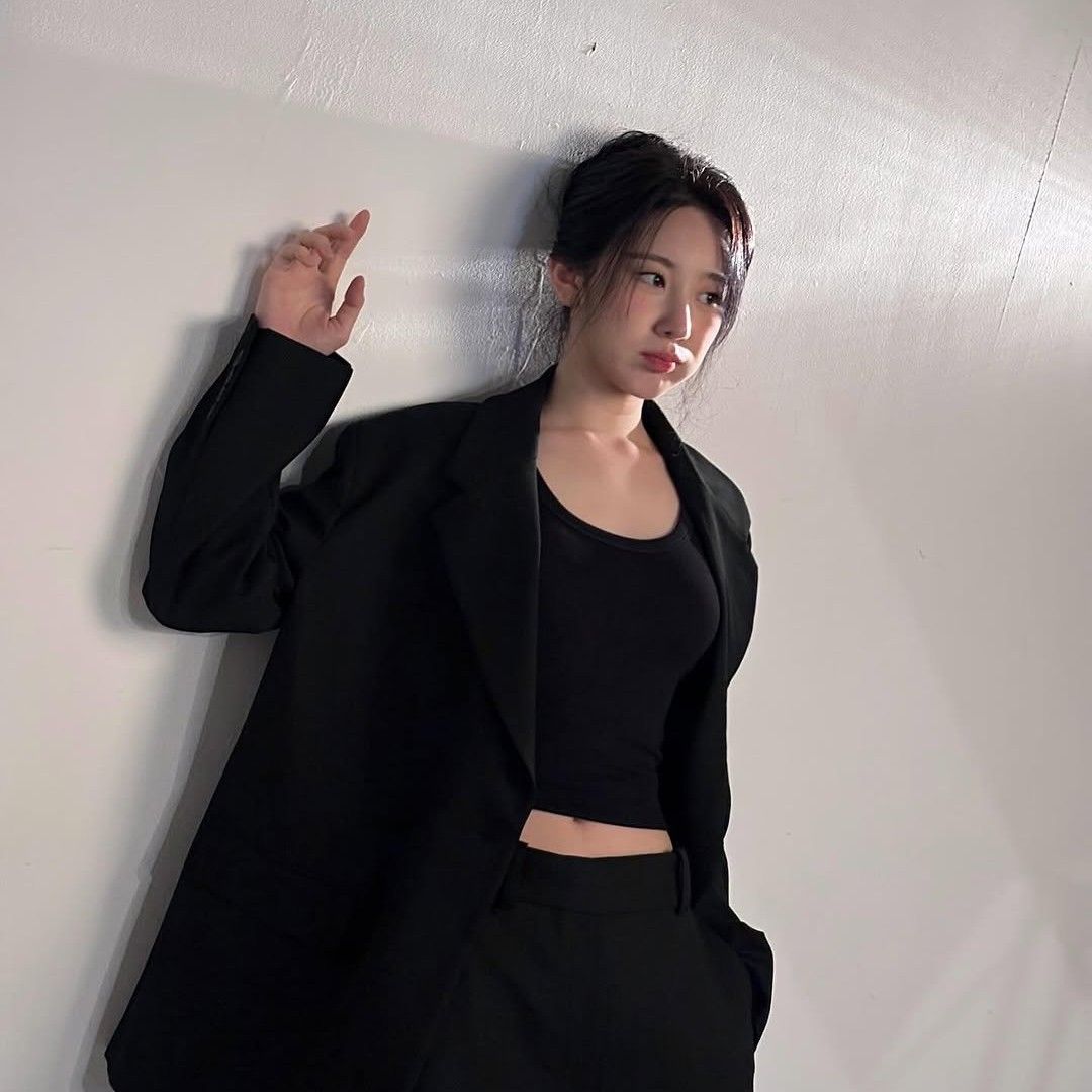 Behind-the-scenes cut of Lee Chaeyeon