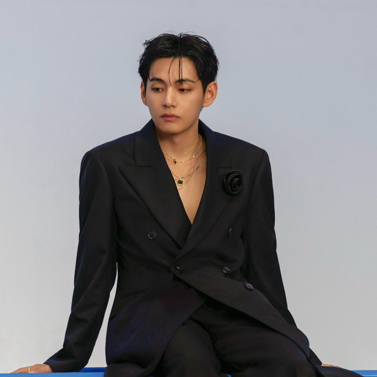 Latest photo of V (BTS)