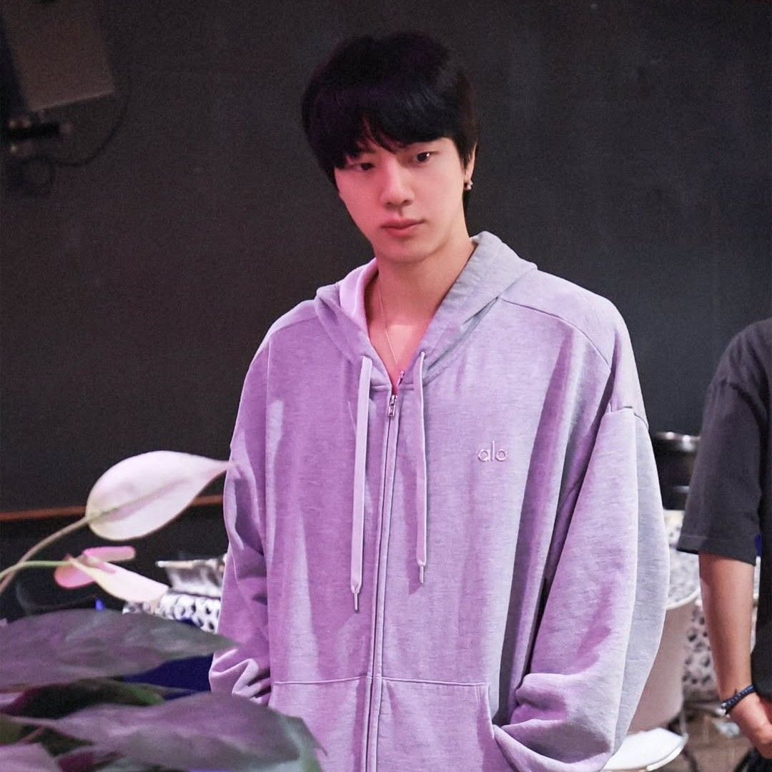 Behind-the-scenes cut of Jin (BTS)