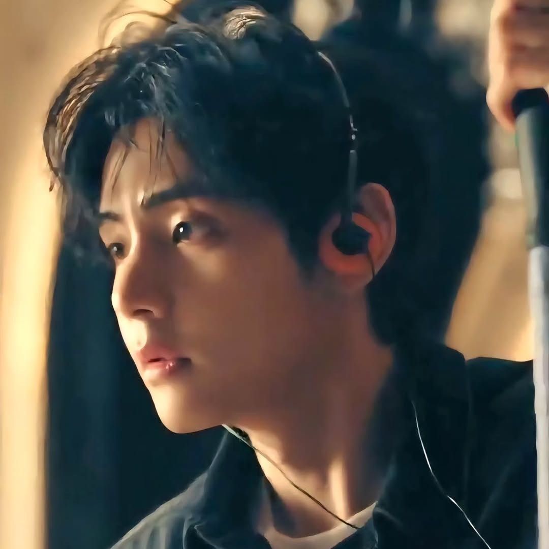 Latest photo of V (BTS)