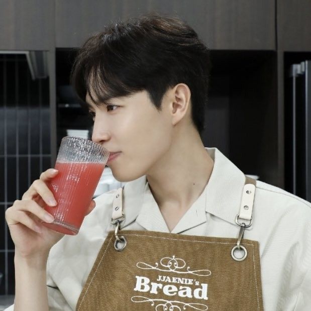 Behind-the-scenes cut of Kim Jaehwan