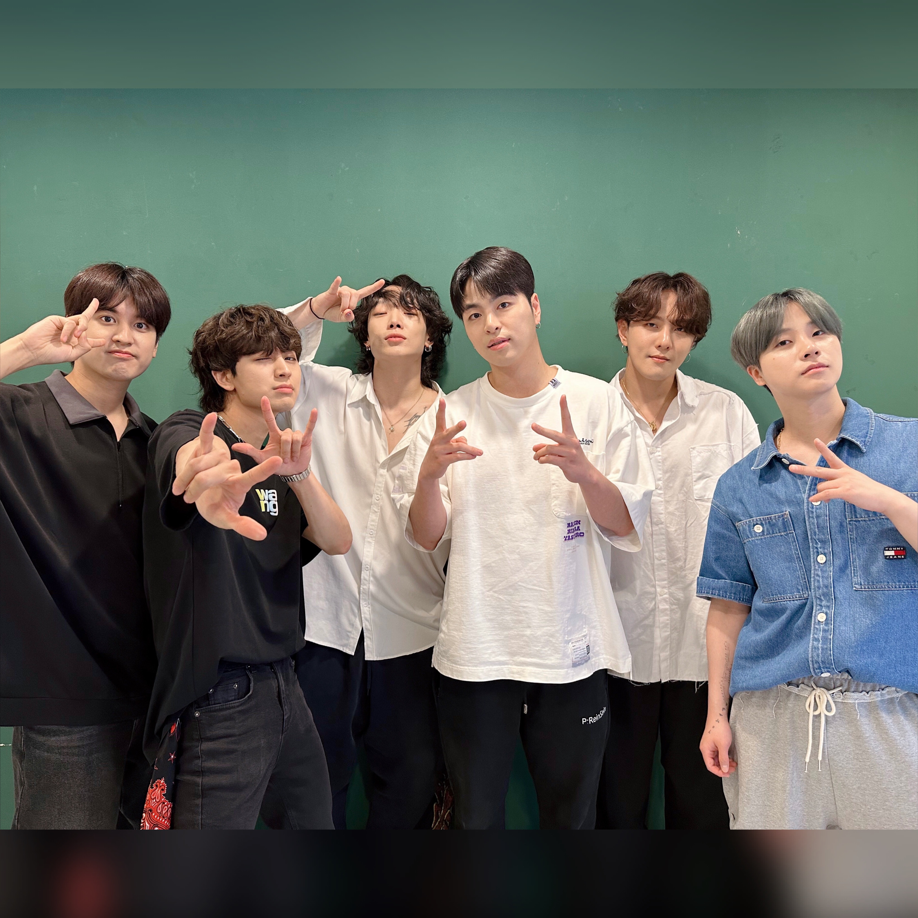 Latest photo of iKON
