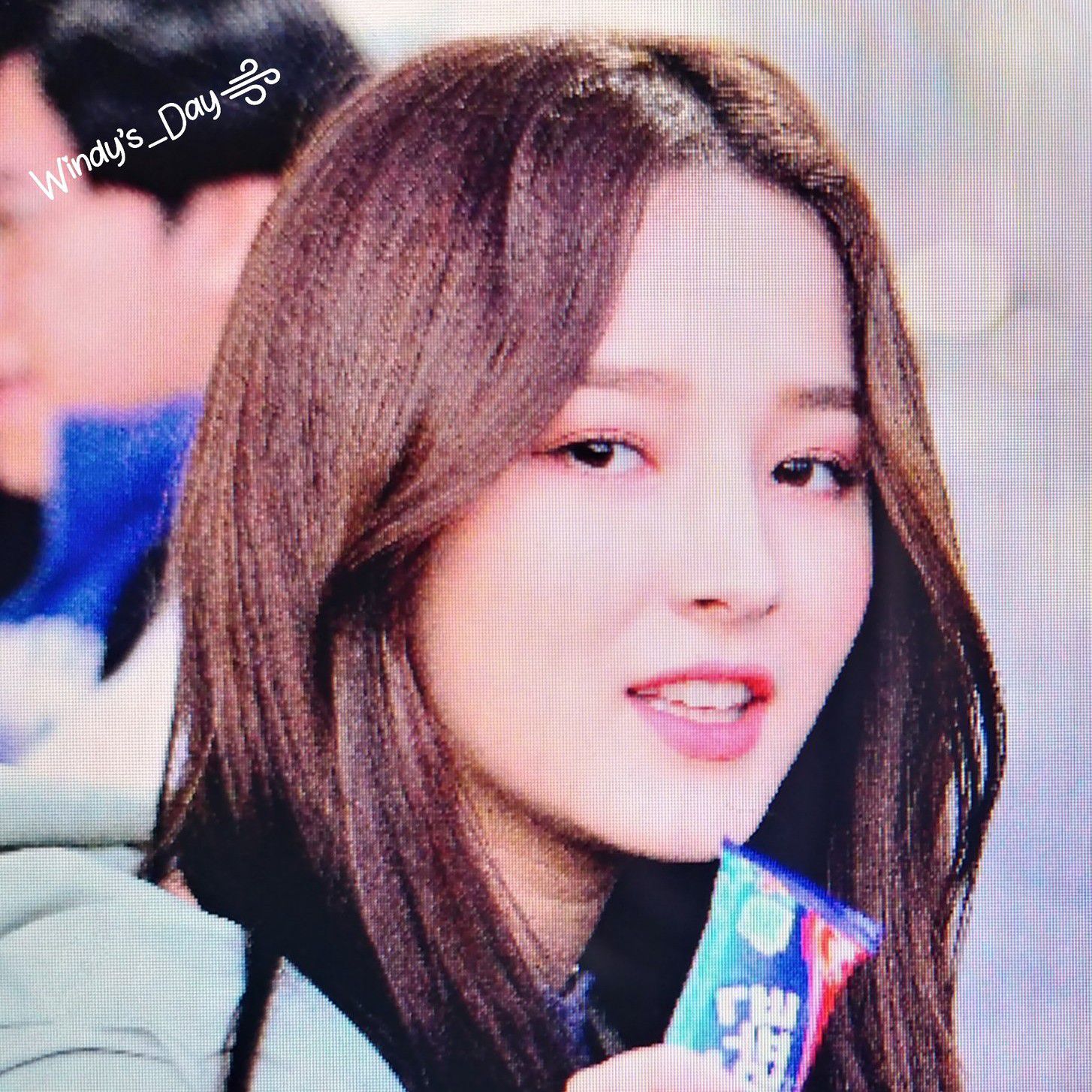 A moment captured by MOMOLAND's fan