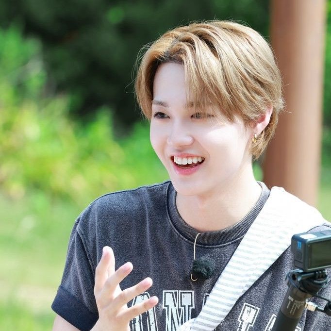 Potret di balik layar Doyoung (TREASURE)