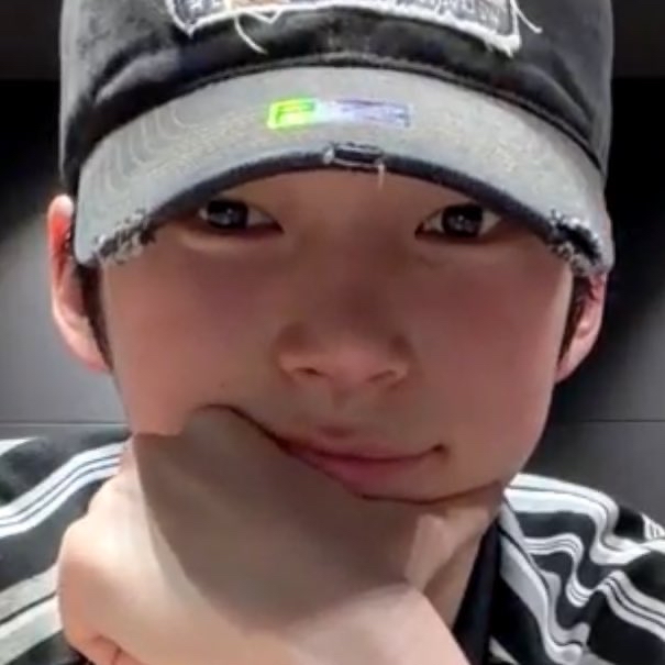 A moment captured by Sung Hanbin (ZEROBASEONE)'s fan