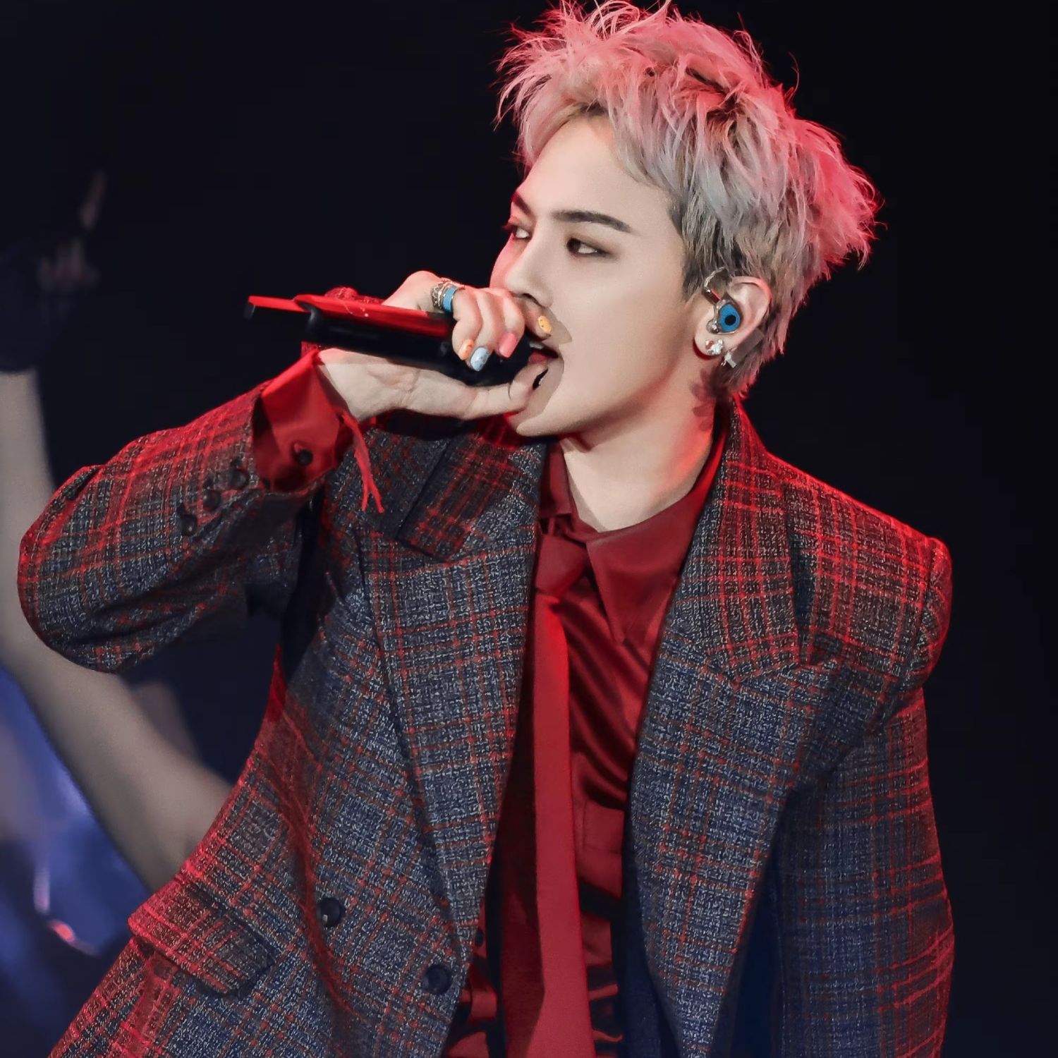 Behind-the-scenes cut of G-DRAGON (BIGBANG)