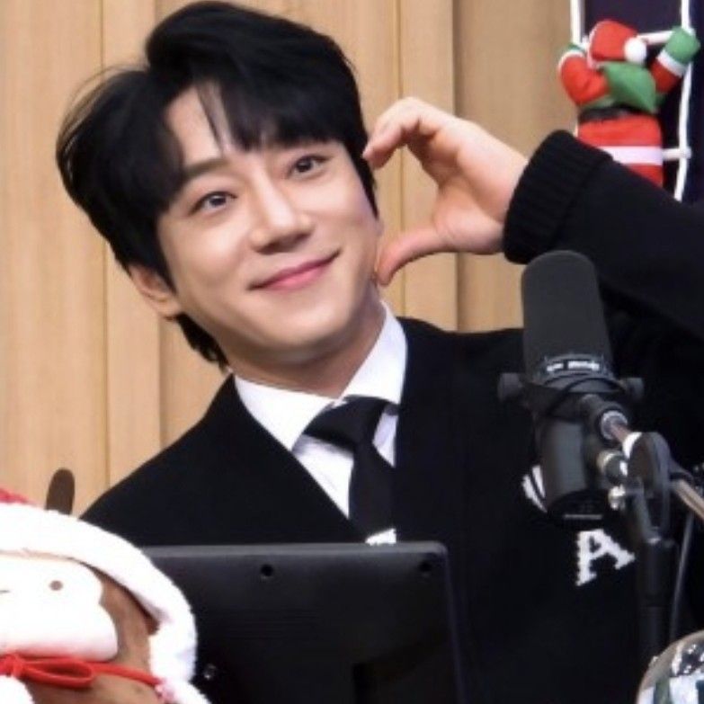 Latest photo of Hwang Chiyeol