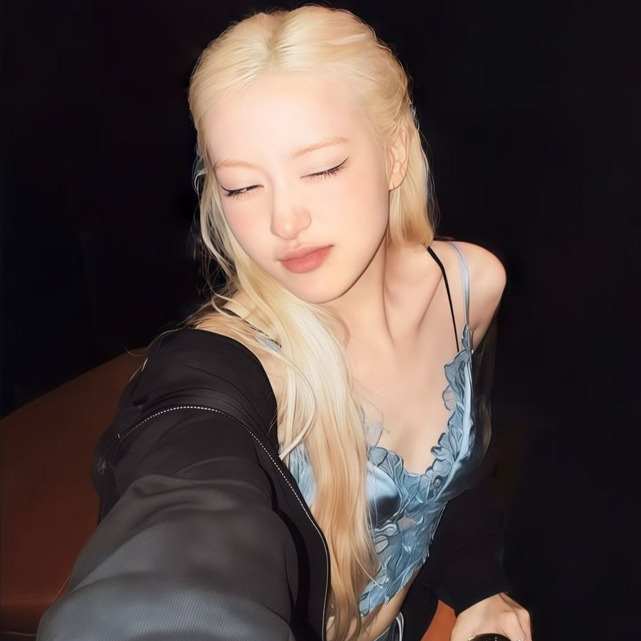 Behind-the-scenes cut of ROSÉ (BLACKPINK)