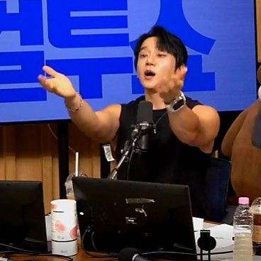 Recent activity shot of Hwang Chiyeol