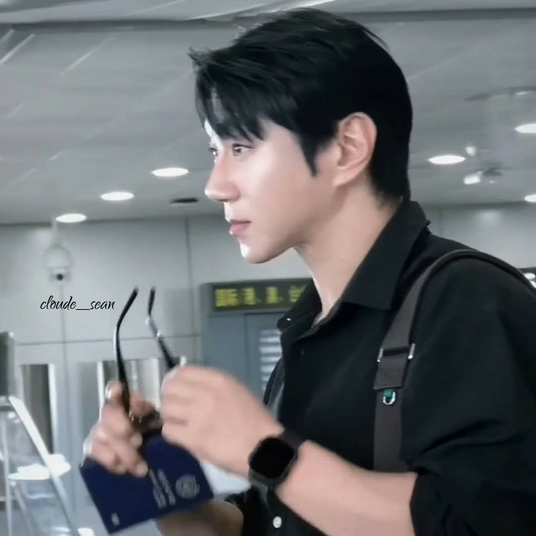 Latest photo of Hwang Chiyeol