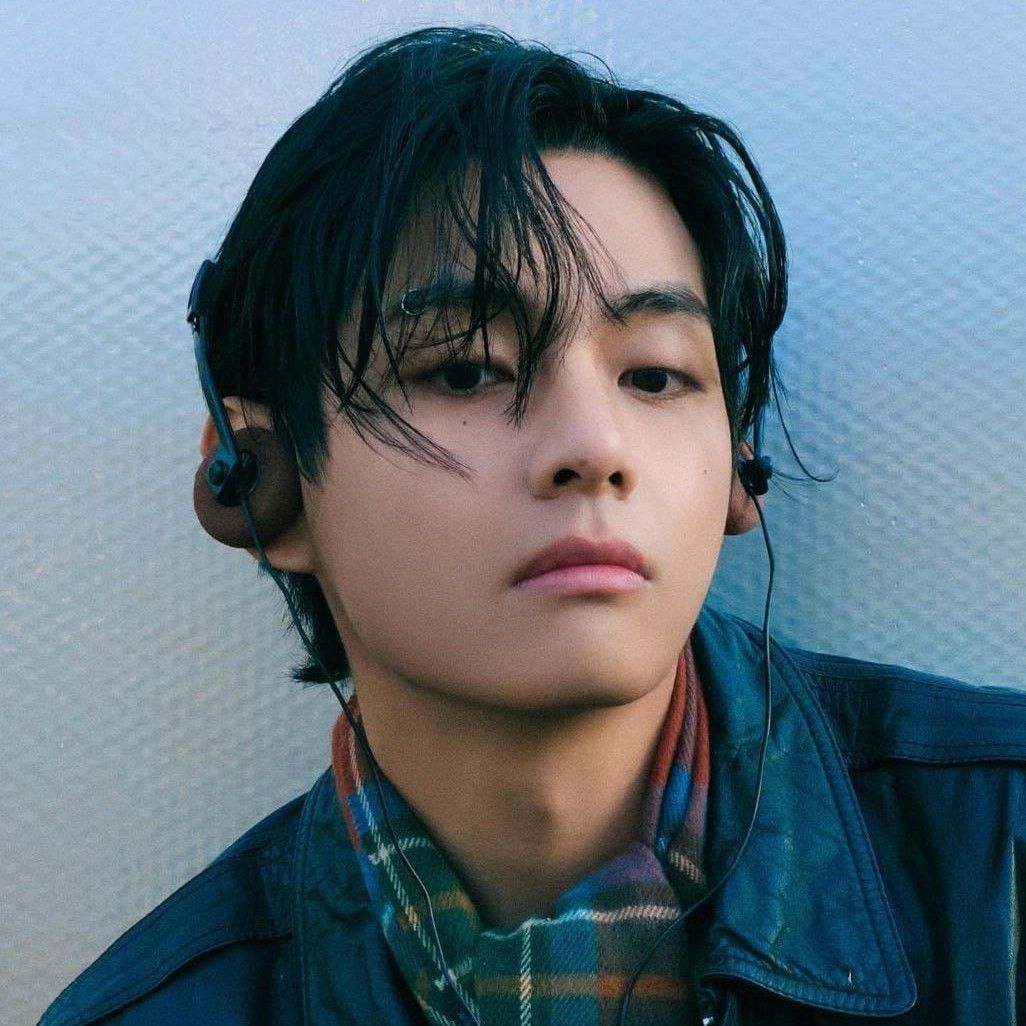 Foto aktivitas terbaru V (BTS)