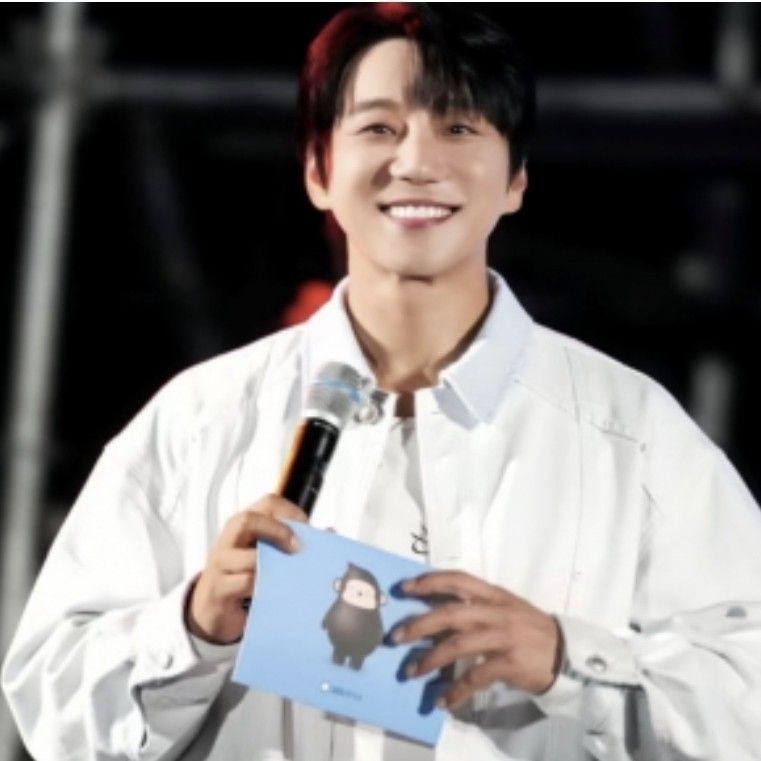 Latest photo of Hwang Chiyeol