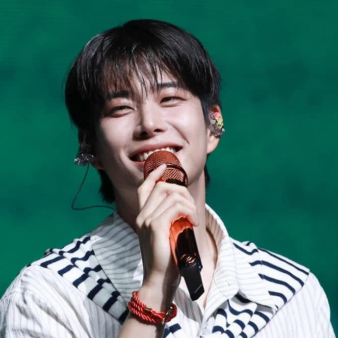 아스트로의 최신 사진