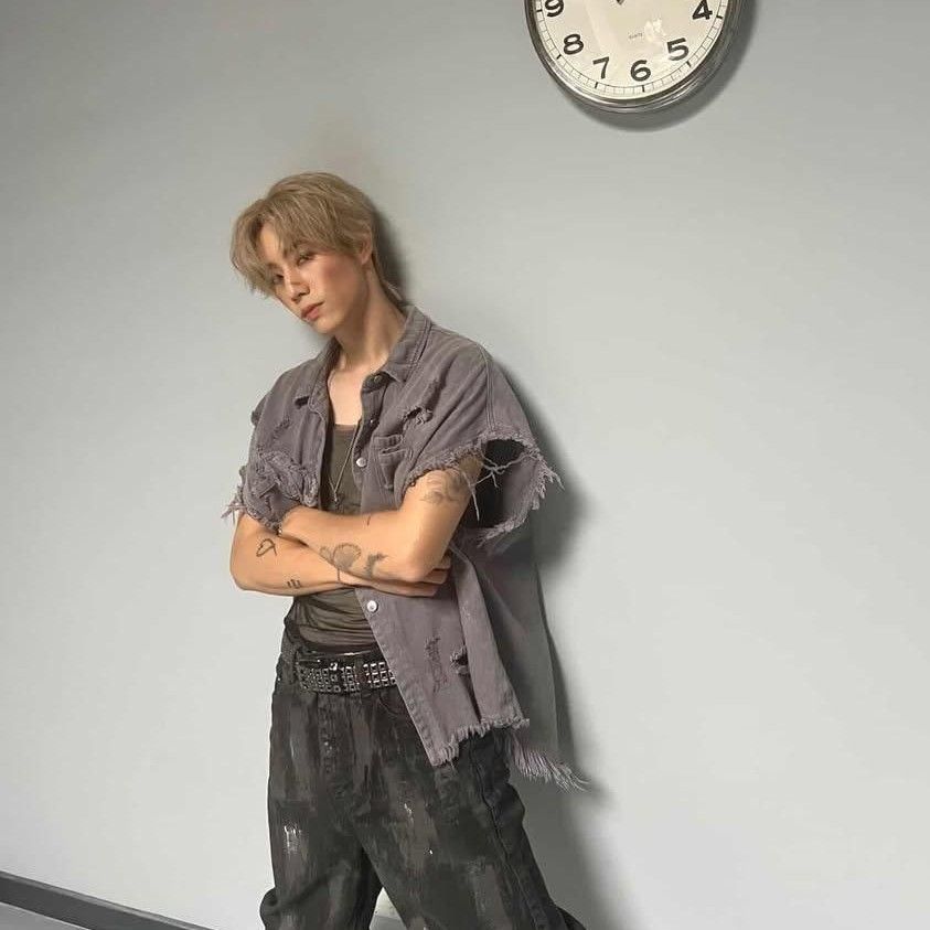 Behind-the-scenes cut of Mark (GOT7)