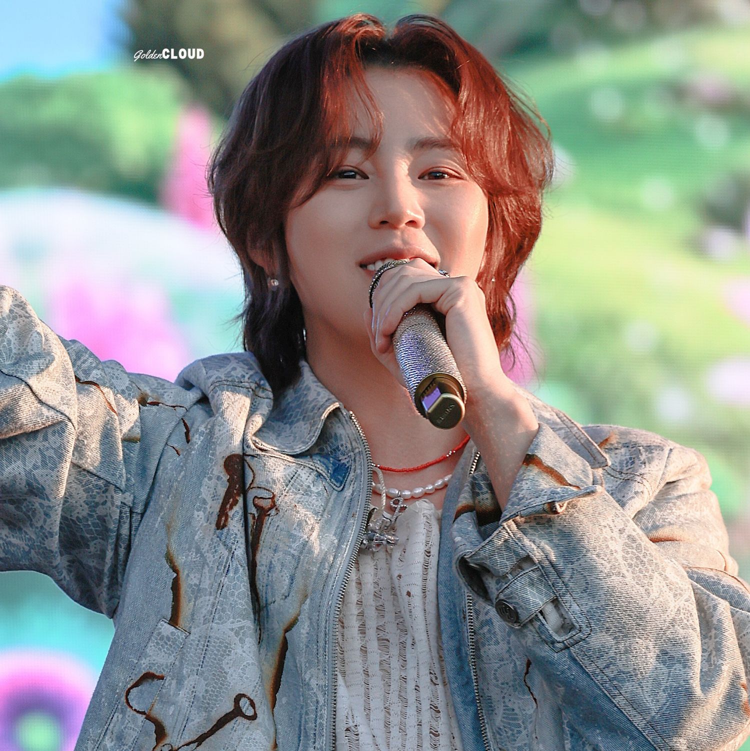 A moment captured by Ha Sungwoon's fan