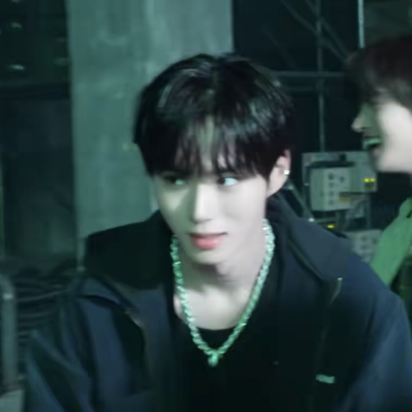 Behind-the-scenes cut of Kim Junseo (ALPHA DRIVE ONE)