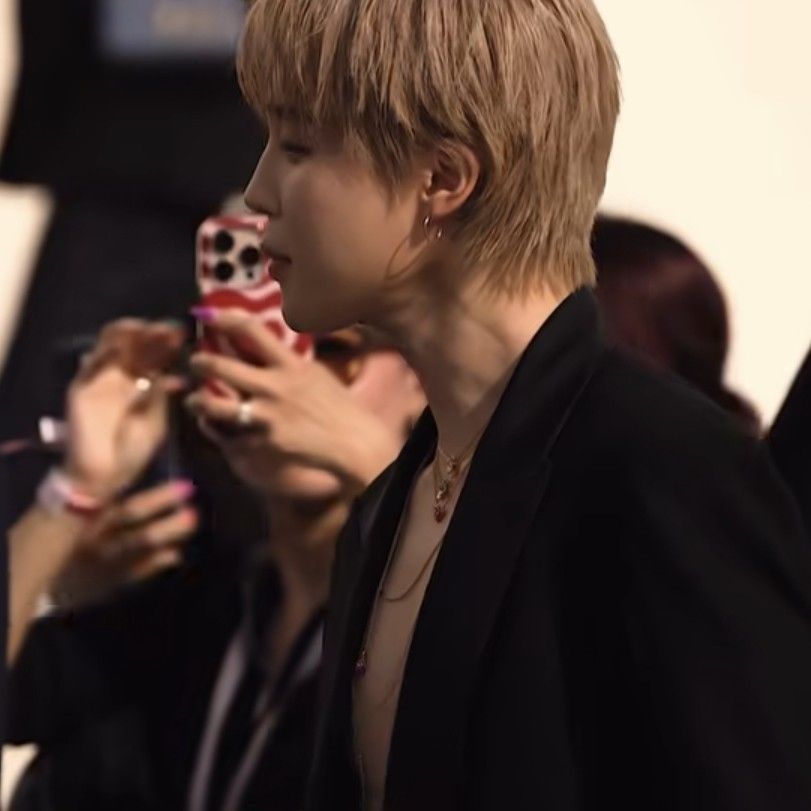 Behind-the-scenes cut of BTS