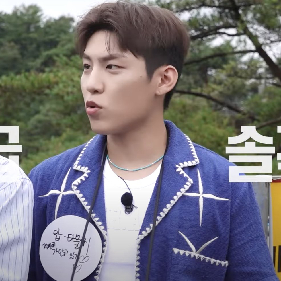 Foto aktivitas terbaru Park Woojin (AB6IX)