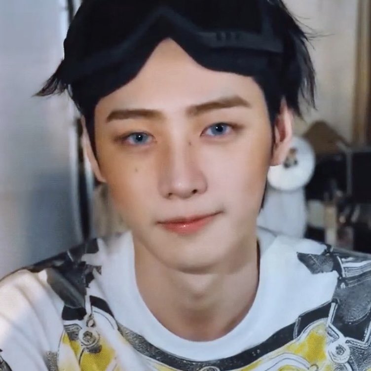 Foto terbaru Sunghoon (ENHYPEN)