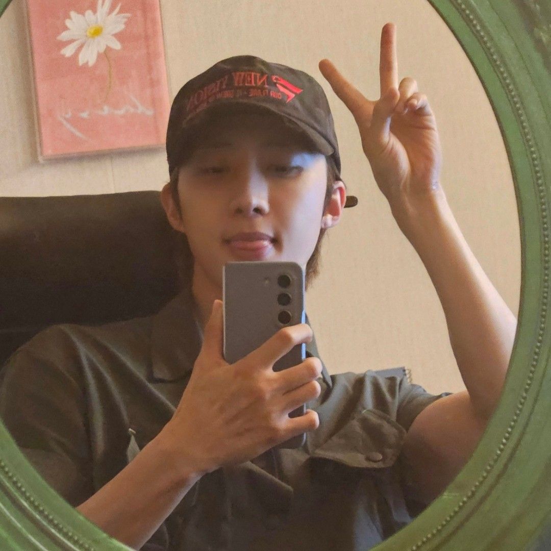 Recent activity shot of Hui (PENTAGON)
