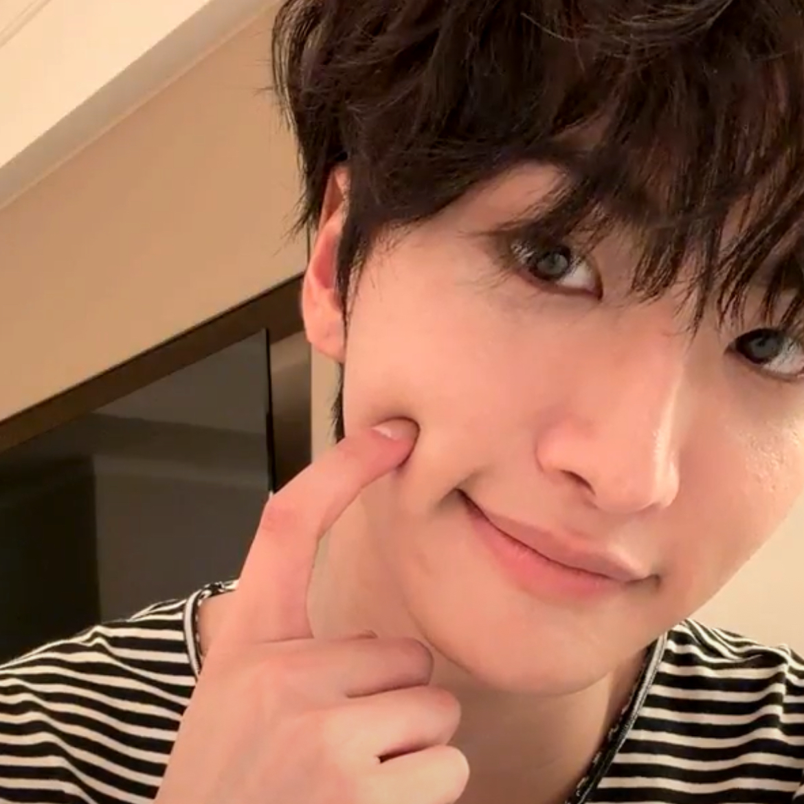 星和 (ATEEZ)的最新活动照片