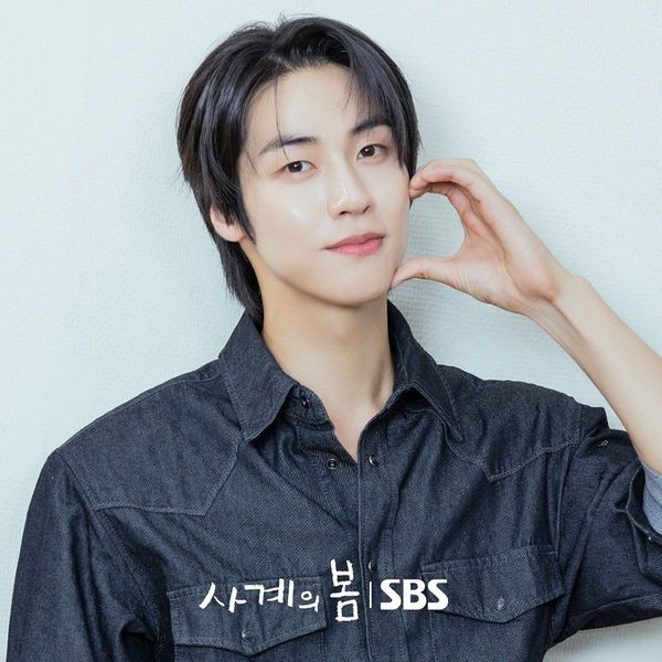 N.Flying イ•スンヒョプ写真集 ABOUT ME Amazon.co.jp: N.Flyingのイ・スンヒョプ(J.DON) PHOTOBOOK
