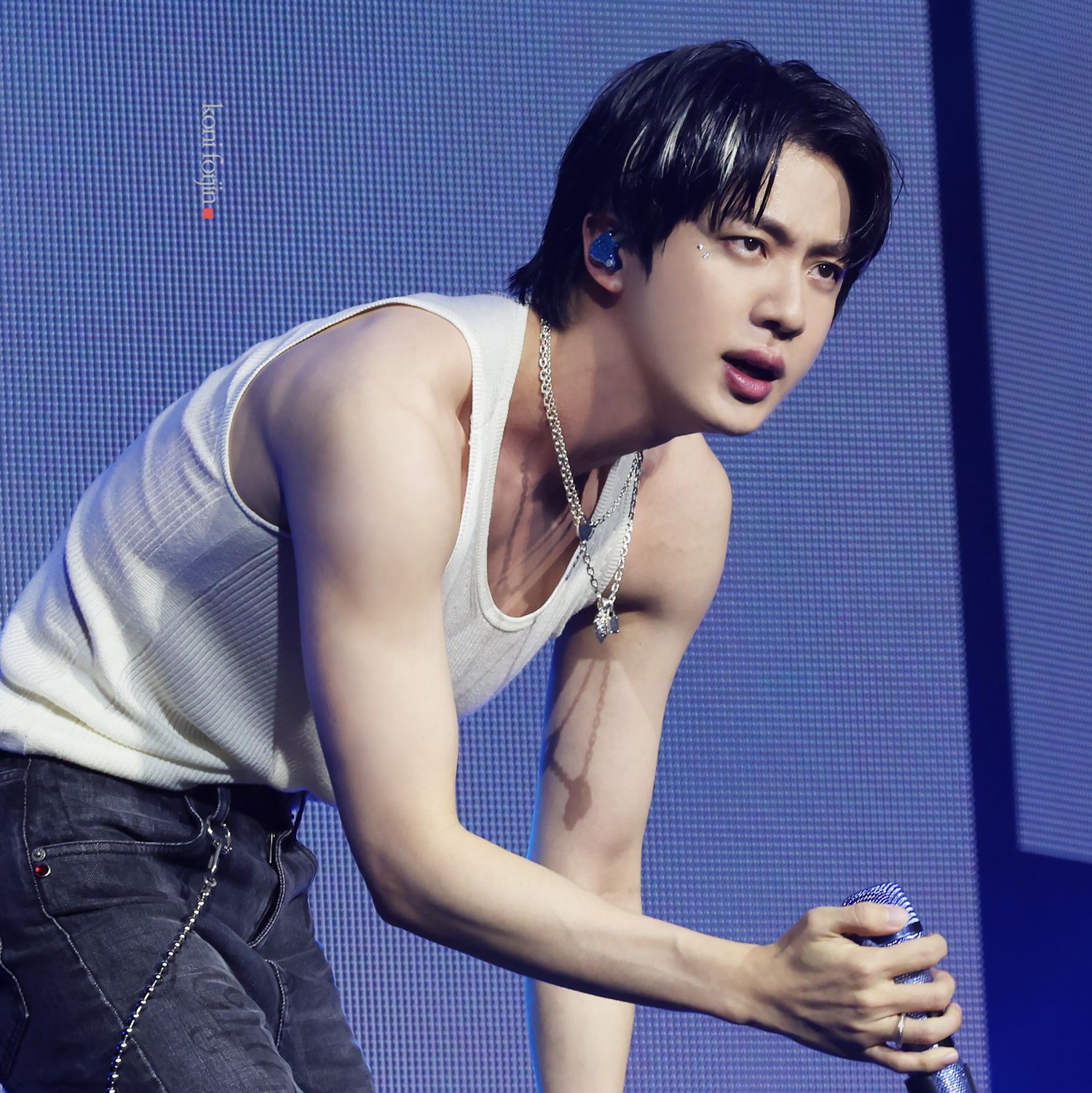 Foto aktivitas terbaru Jin (BTS)