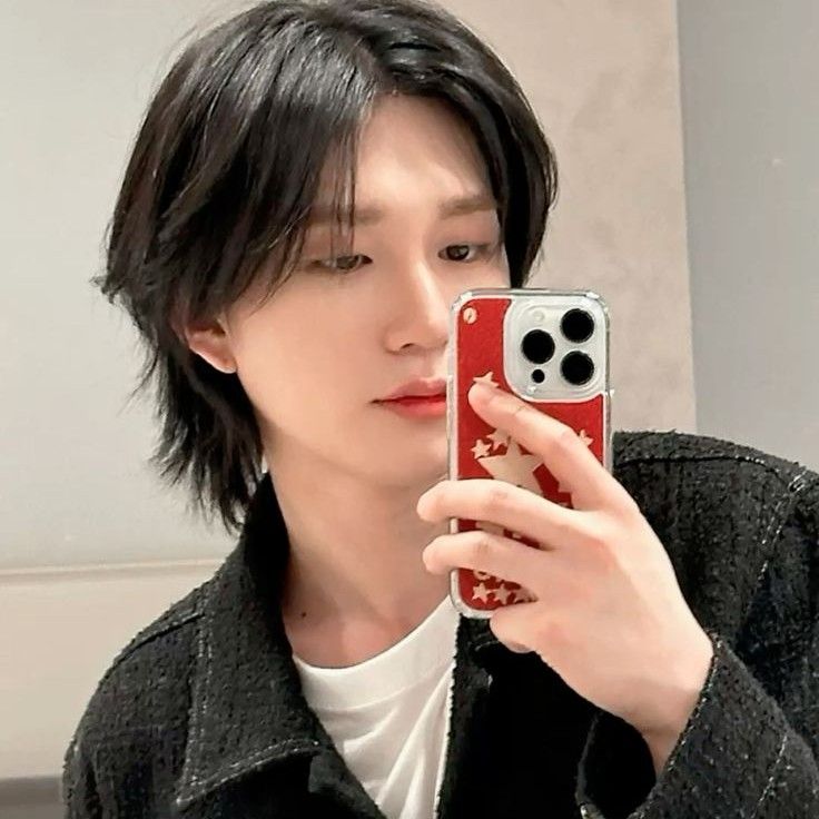 Latest photo of THEO (P1Harmony)