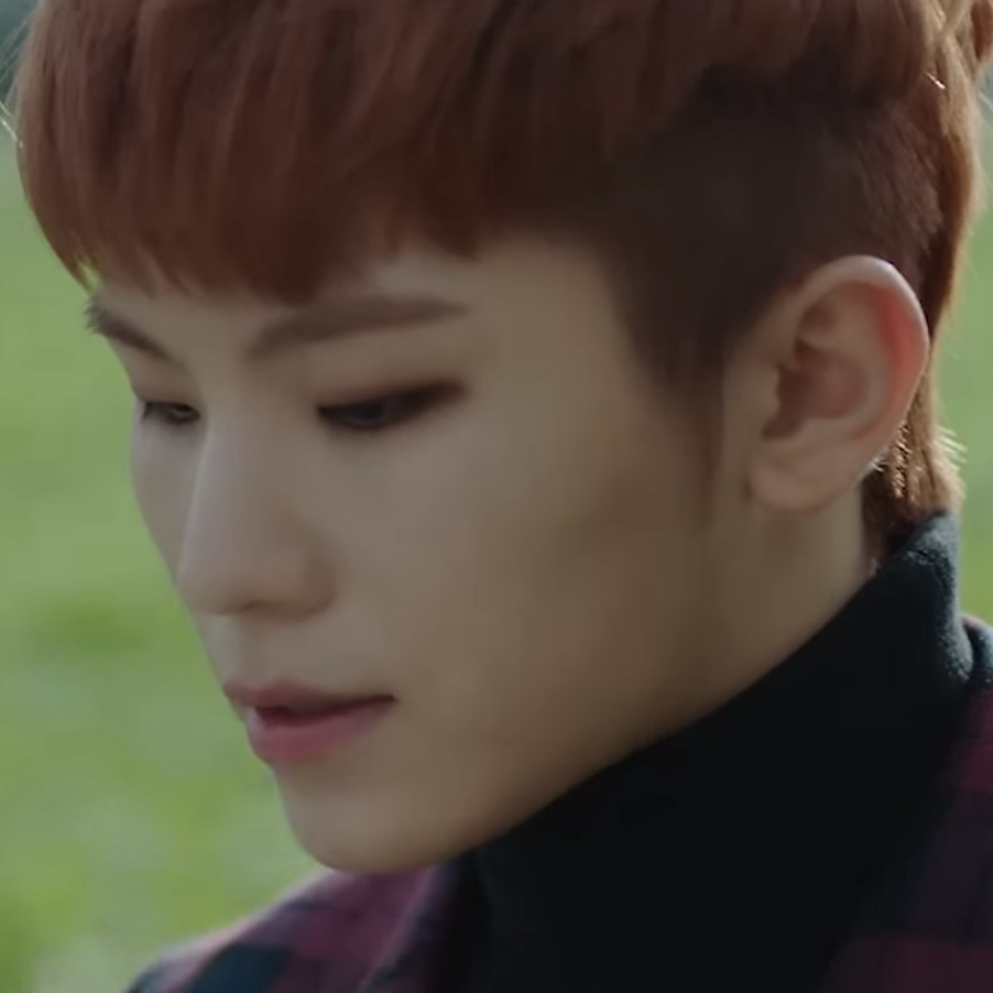 A moment captured by Woozi (SEVENTEEN)'s fan