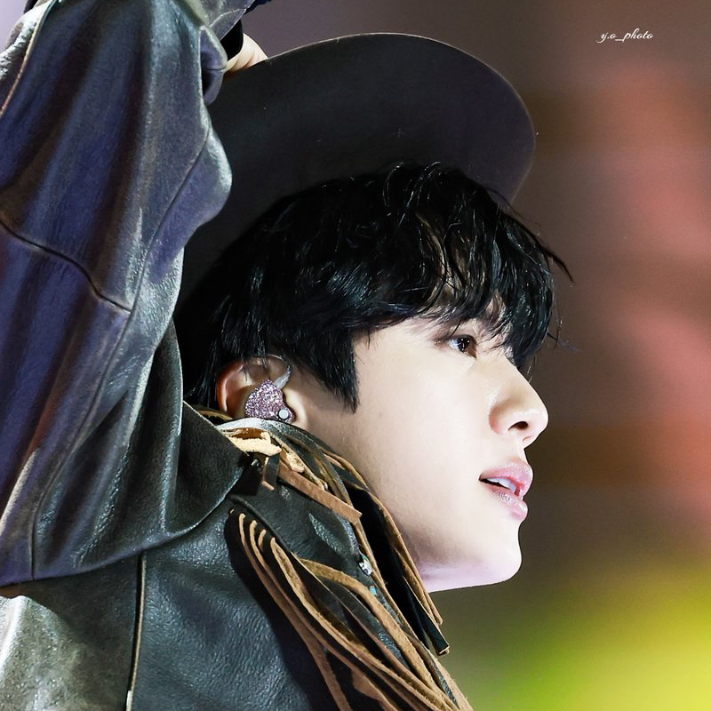 Behind-the-scenes cut of Jin (BTS)