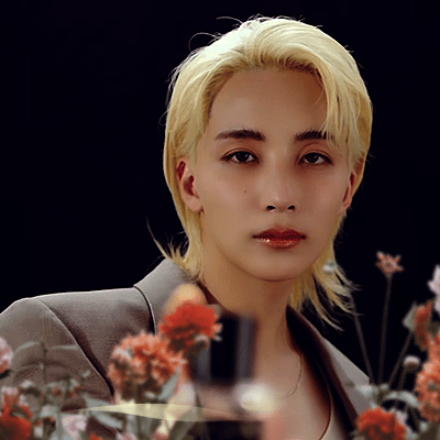 A moment captured by Jeonghan (SEVENTEEN)'s fan