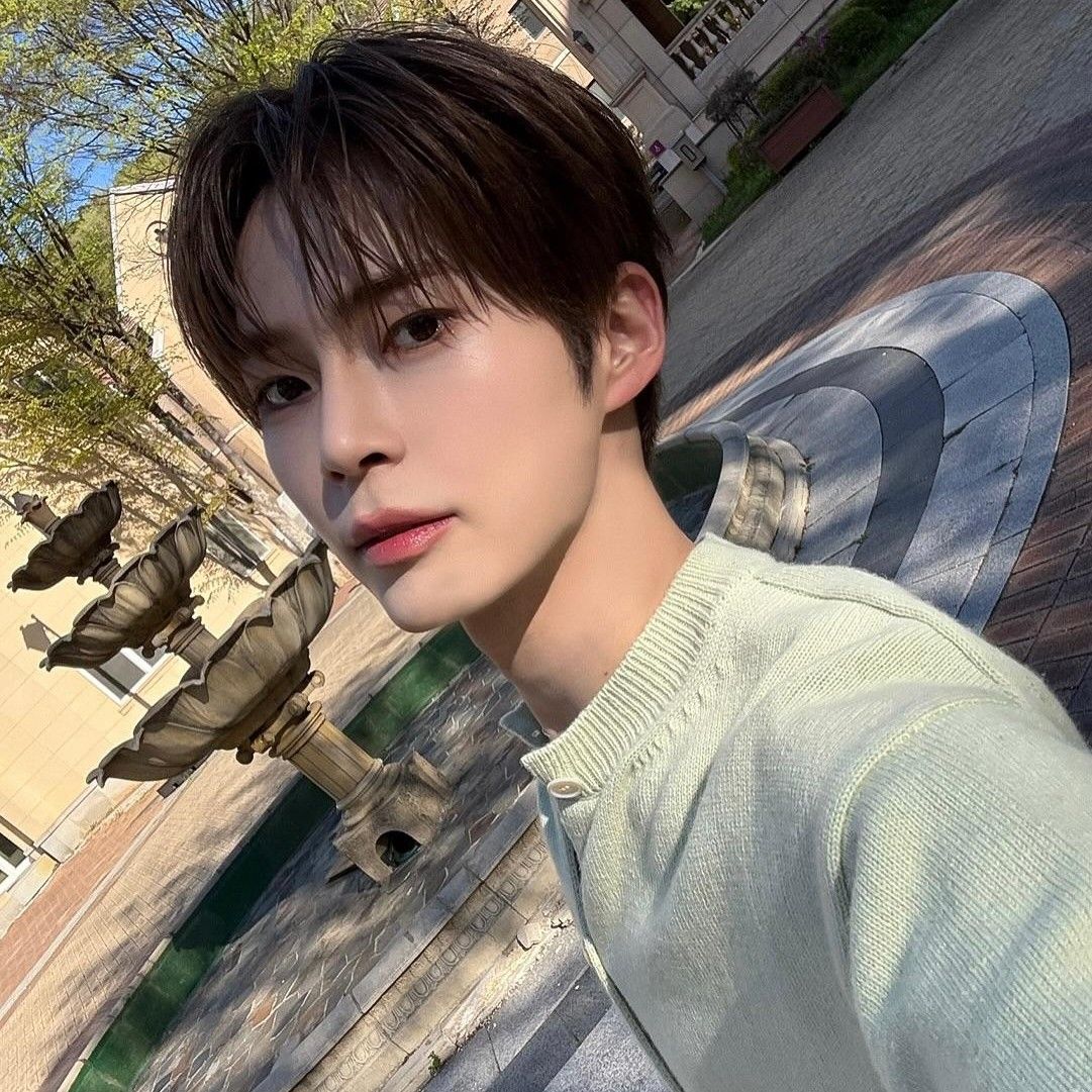 A moment captured by Sung Hanbin (ZEROBASEONE)'s fan