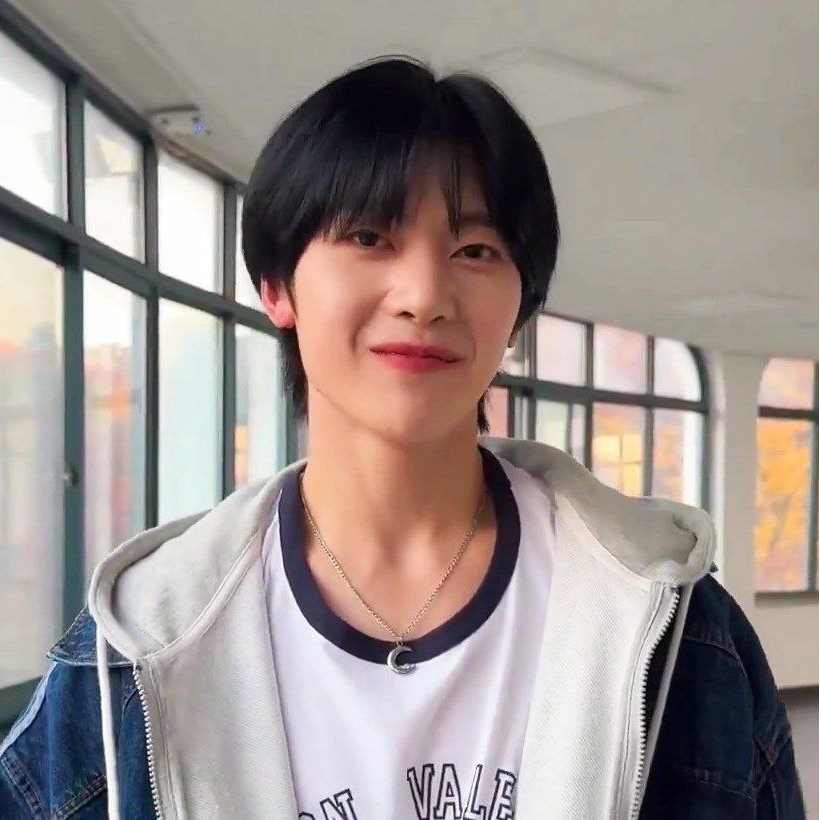 Recent activity shot of Seok Matthew (ZEROBASEONE)