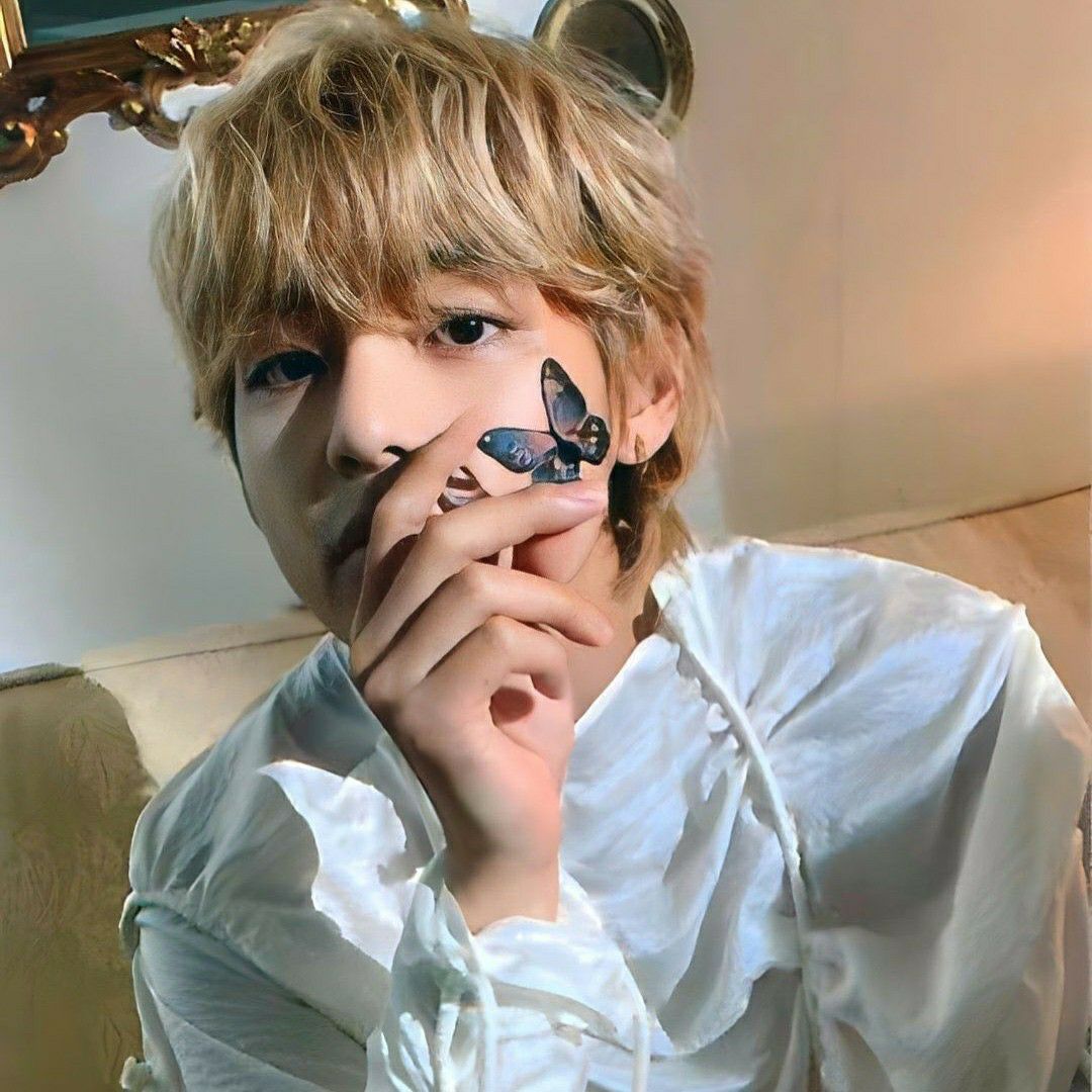 뷔 (방탄소년단)의 최신 사진